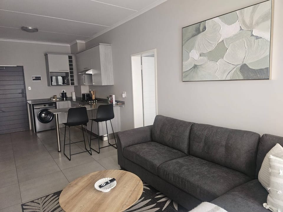 Apartment, 2 Bedrooms, Balcony | Living room