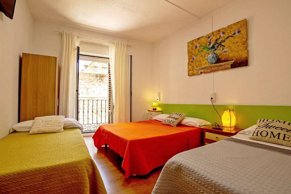 Double Room, Private Bathroom | Desk, blackout drapes, free WiFi, bed sheets
