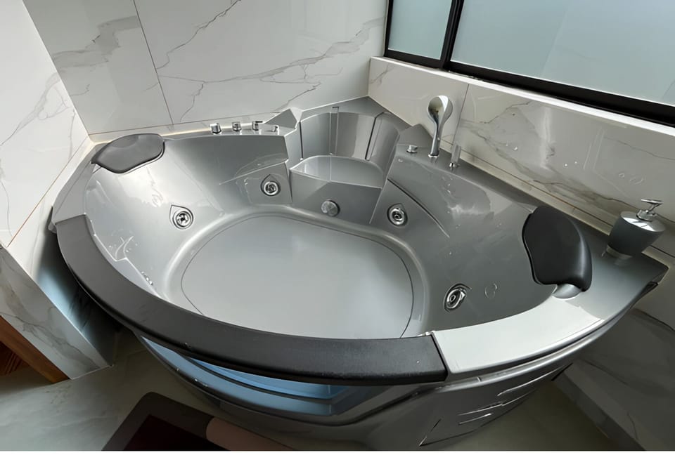 Luxury Double Room, Patio | Bathroom | Towels, soap, shampoo, toilet paper