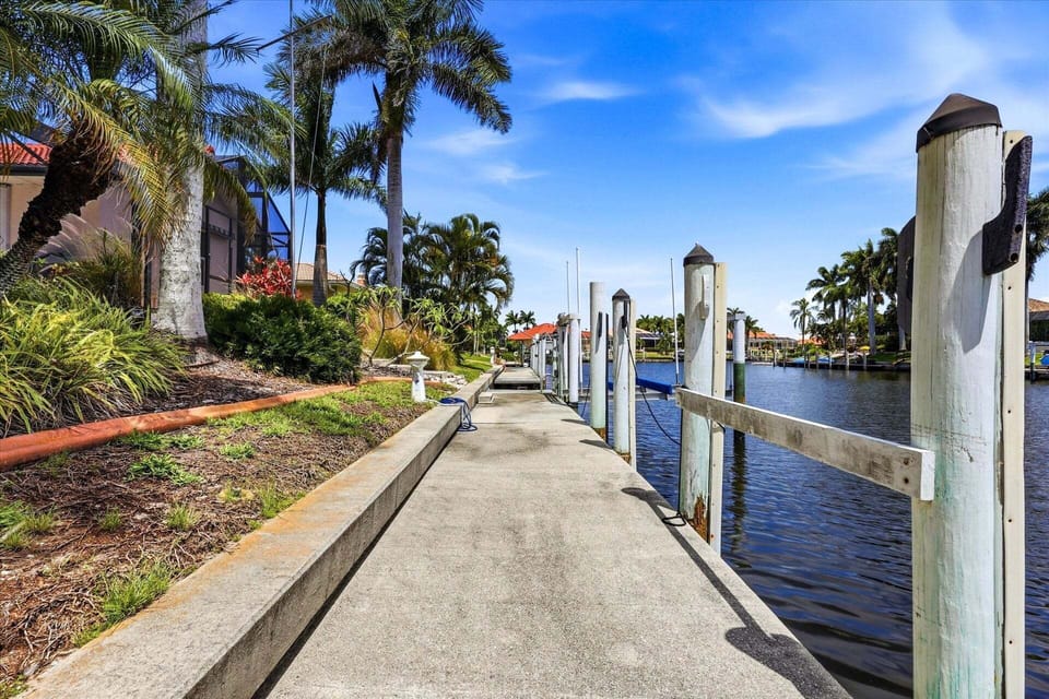 Boat dock (boat dock not for guest use) Dock size: 6' x 64' with water & power