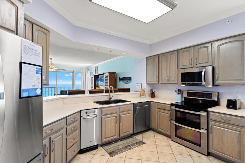 Condo, 3 Bedrooms, Ocean View, Beachfront | Private kitchen | Full-size fridge, microwave, oven, stovetop