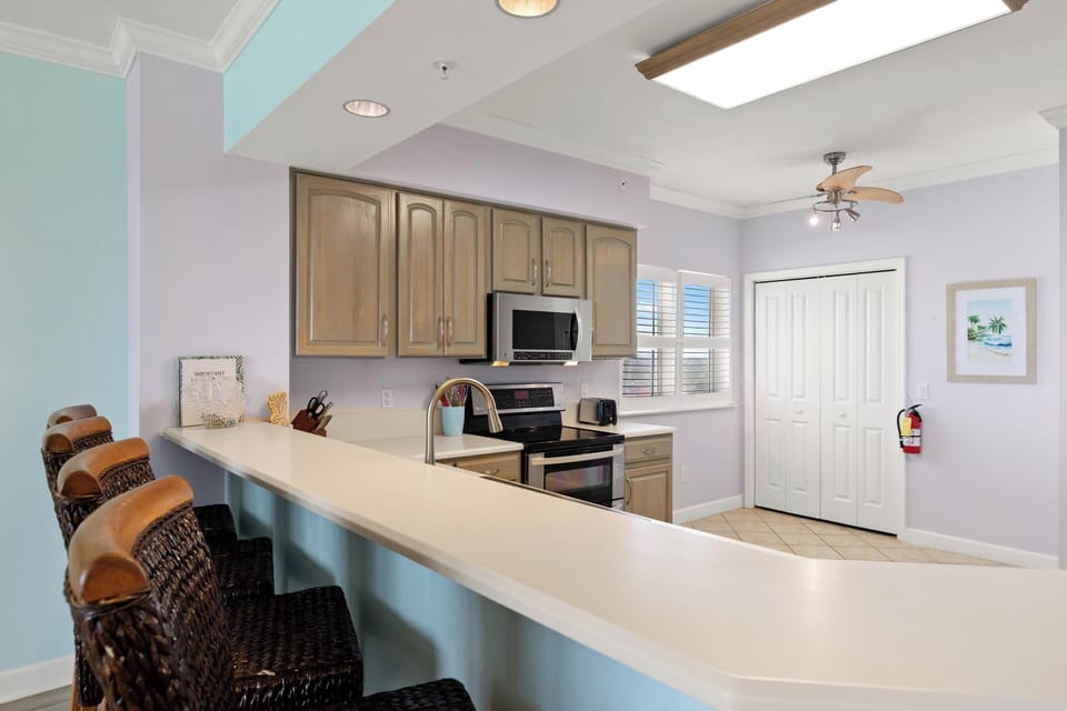 Condo, 3 Bedrooms, Ocean View, Beachfront | Private kitchen | Full-size fridge, microwave, oven, stovetop