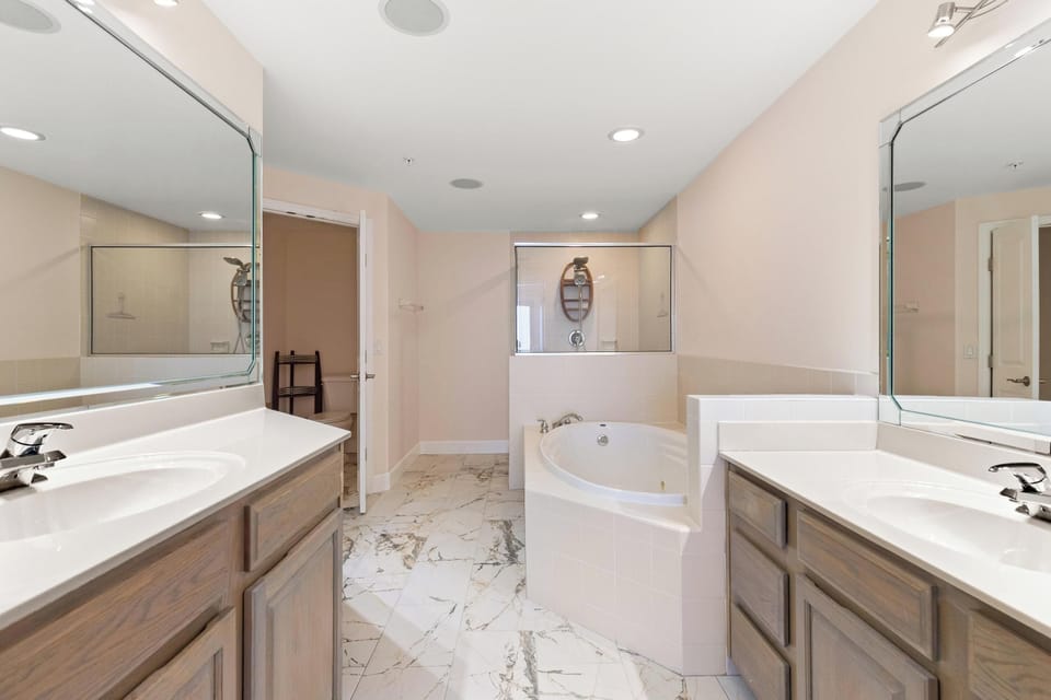 Grande Surf Club Apartment in Lower Grand Lagoon
