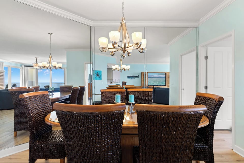 Condo, 3 Bedrooms, Ocean View, Beachfront | In-room dining