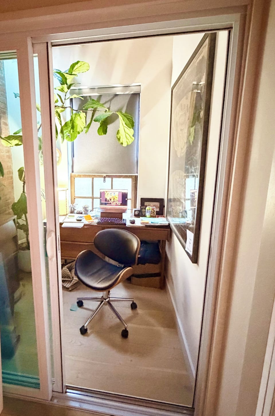 Small office nook in hallway outside of bedrooms.