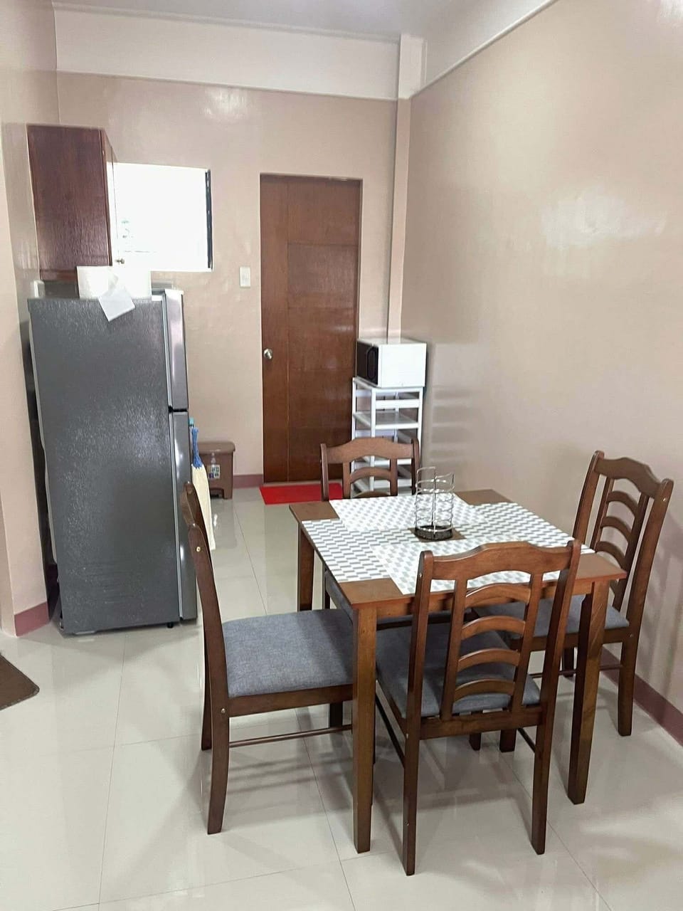 Classic Room, City View | Dining