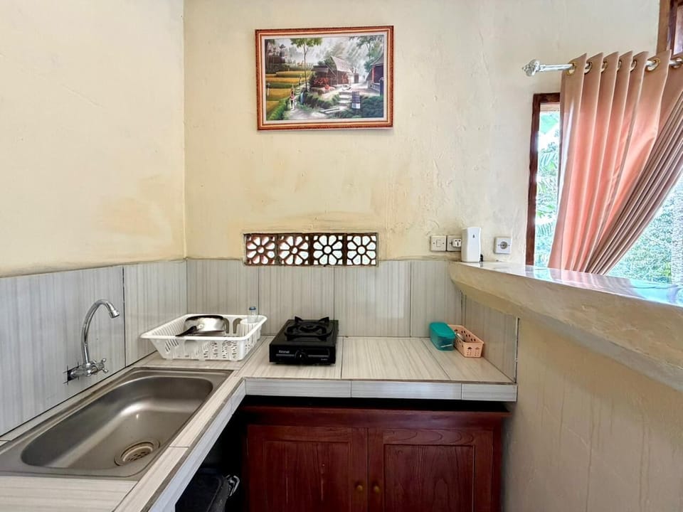 Deluxe Double Room, Garden View | Private kitchen