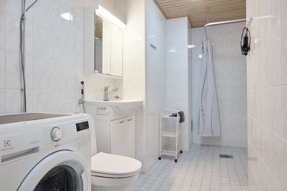 Keep your clothes fresh during longer stays with the in-unit washing machine, located conveniently in the spacious bathroom. We provide a starter kit of toiletries and plenty of clean towels for your comfort.