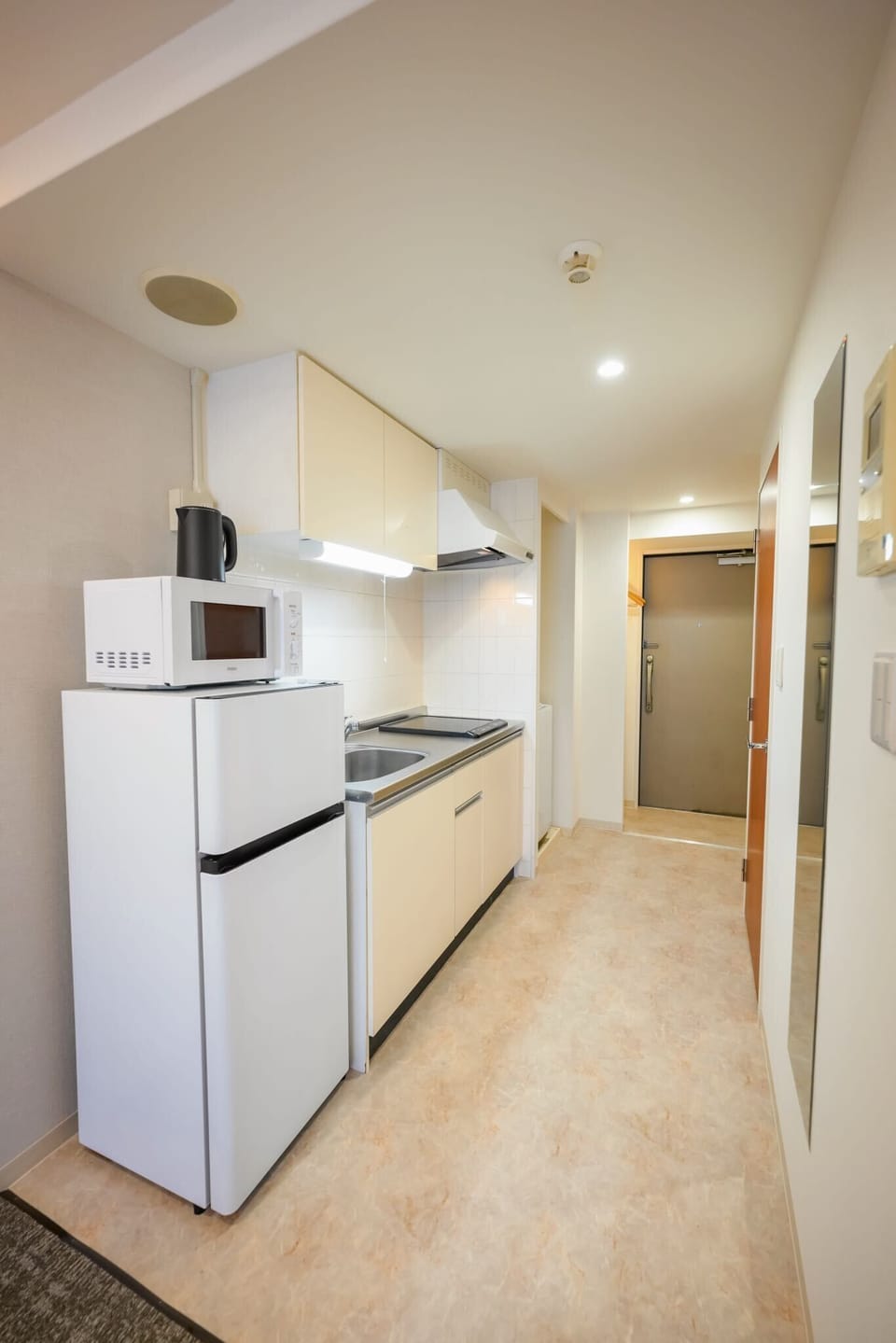 Comfort Twin Room, Balcony, City View | Private kitchen | Fridge, microwave, paper towels