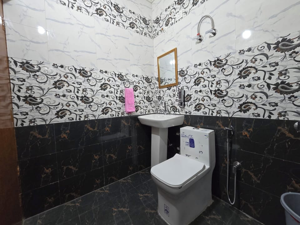 Superior Room, Mountain View | Bathroom | Shower, towels, soap, shampoo