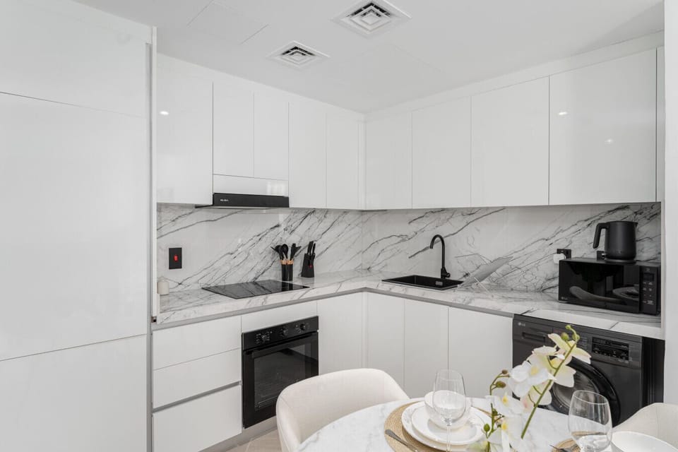 Premium Apartment, 1 Bedroom, Balcony, Canal View | Private kitchen | Eco-friendly cleaning products, dining tables