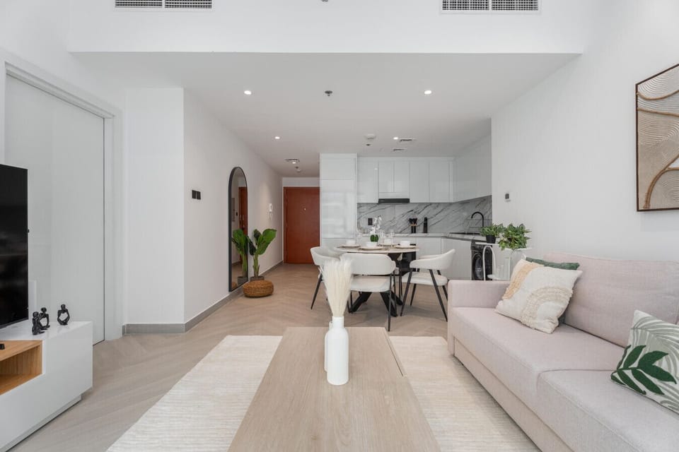 Premium Apartment, 1 Bedroom, Balcony, Canal View | Dining room