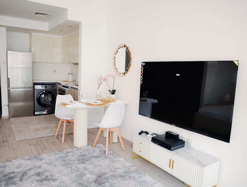 Apartment, Balcony, City View | Interior