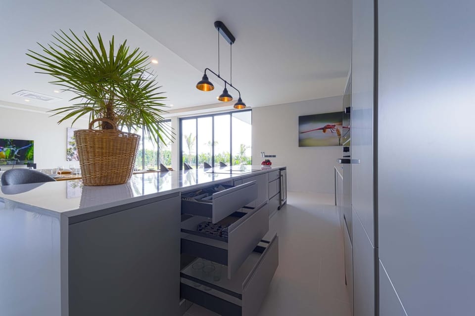 Luxury Villa, 5 Bedrooms, Non Smoking | Private kitchen | Electric kettle, toaster