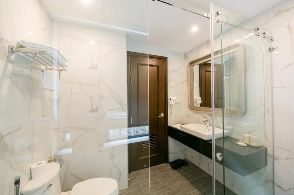 Premium Double Room | Bathroom | Slippers, bidet