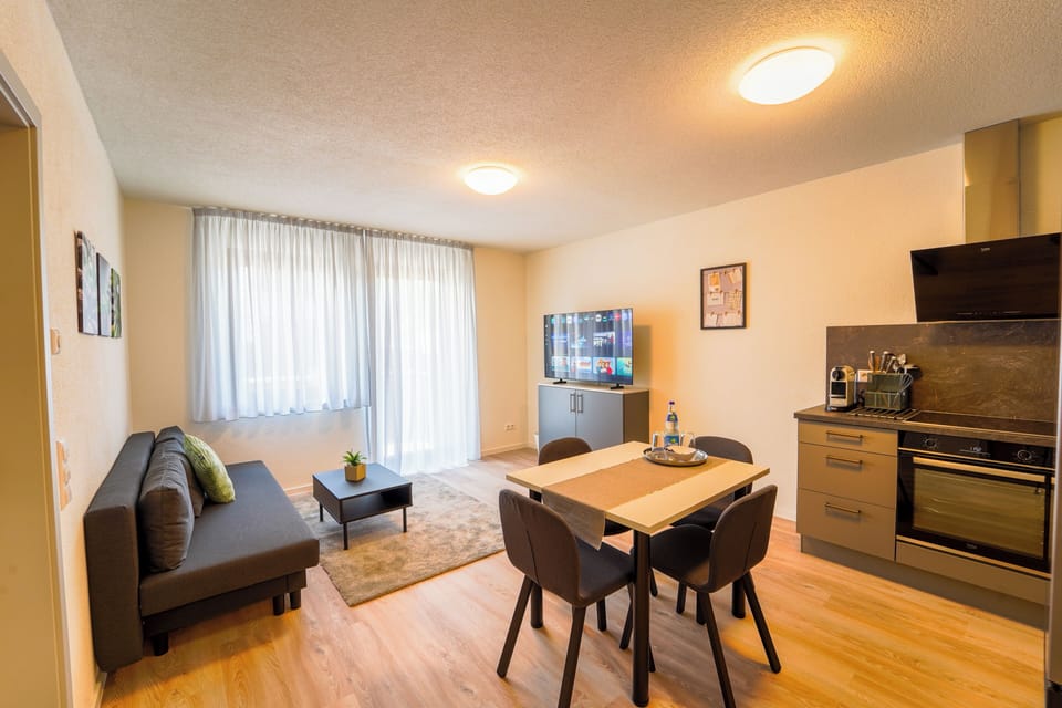 Apartment, 2 Bedrooms, Mobility Accessible, Kitchen | Living room