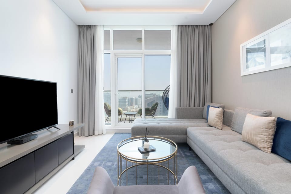 Business Apartment, 2 Bedrooms, Kitchen, Bay View | Living area | 55-inch Smart TV with digital channels, Netflix, Hulu