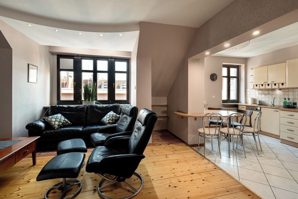 Family Apartment, Balcony | Living room