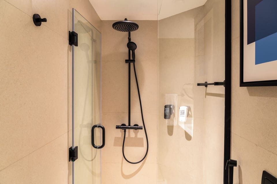Premium Room, 1 Queen Bed, Accessible | Bathroom | Shower, eco-friendly toiletries, hair dryer, towels