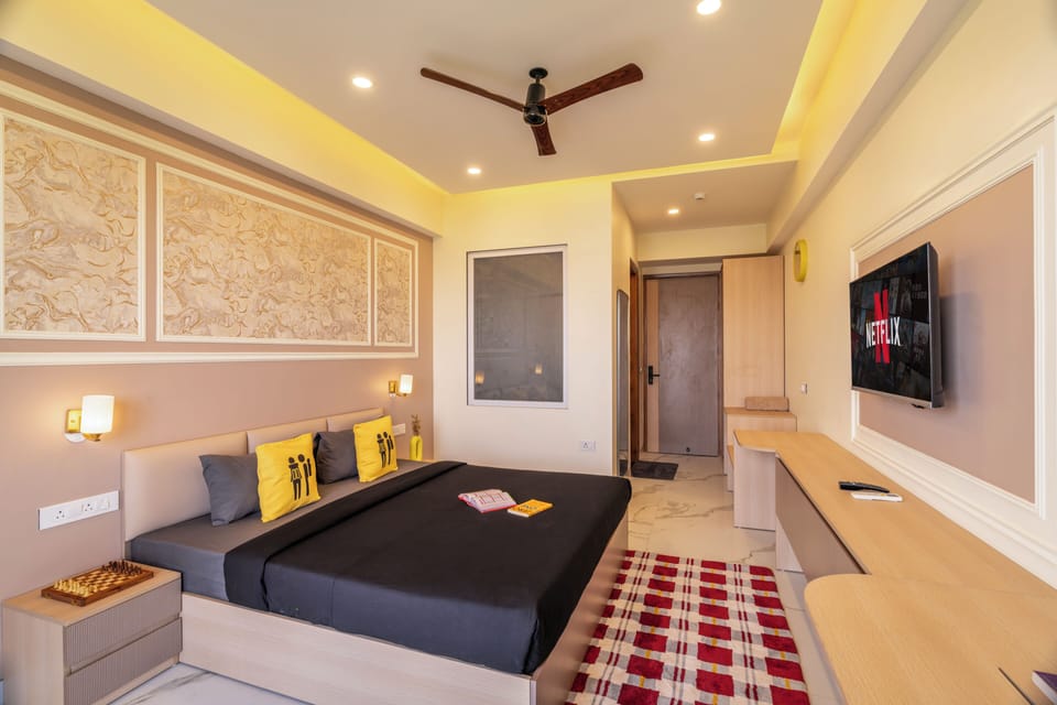 Superior Double Room with Balcony and City View | Blackout drapes, free WiFi, bed sheets