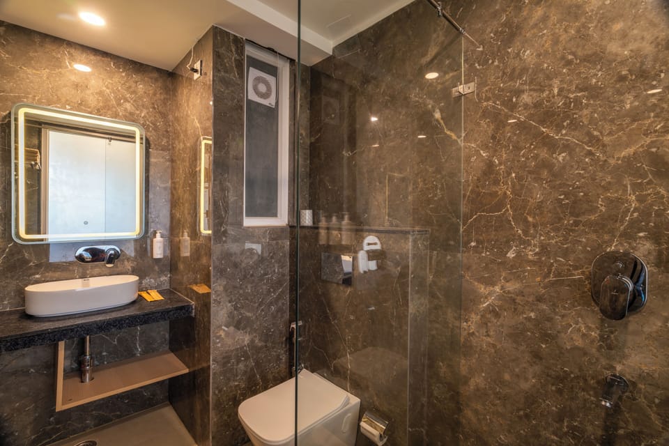 Bed in 6 Bed Female Dormitory with City View | Bathroom | Shower, hair dryer, toilet paper