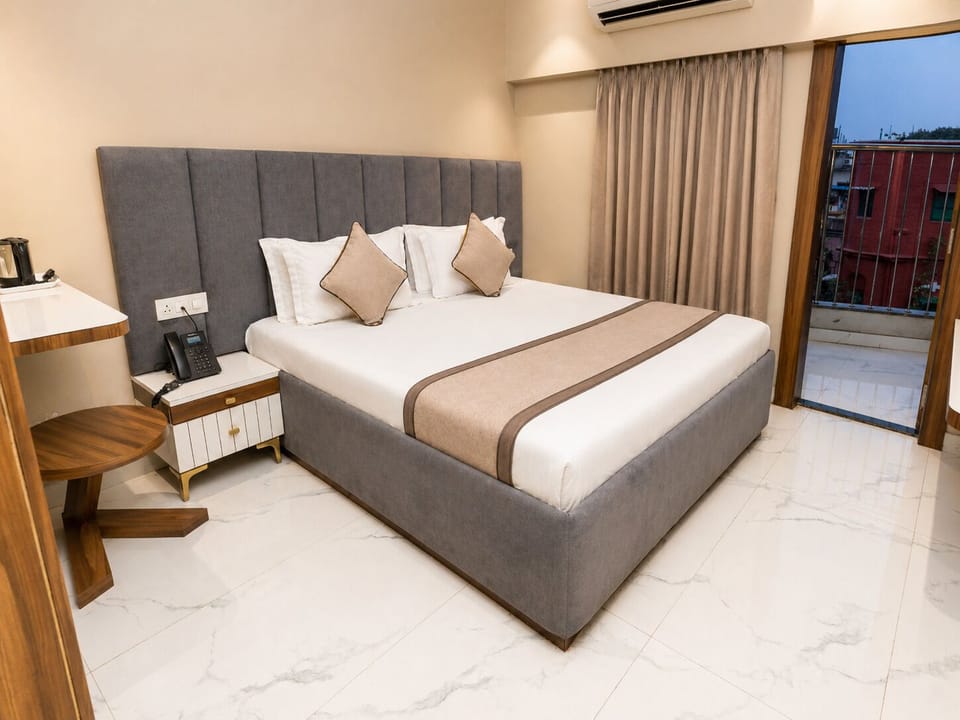 Standard Double or Twin Room | Laptop workspace, free WiFi