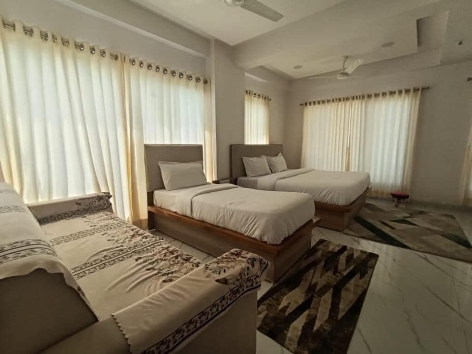 Superior Room | Egyptian cotton sheets, premium bedding, memory foam beds, desk