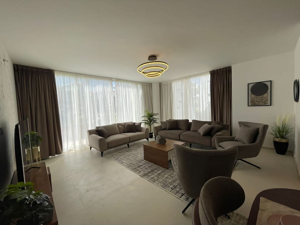 Villa, 4 Bedrooms, Lake View | Living area