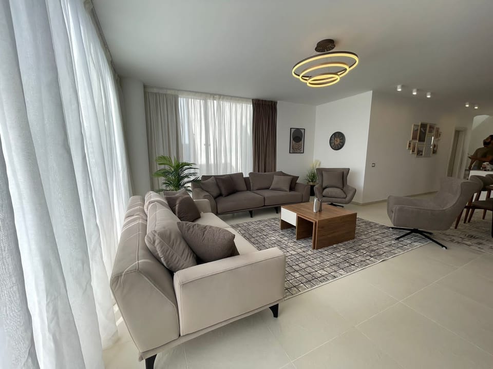 Villa, 4 Bedrooms, Lake View | Living area
