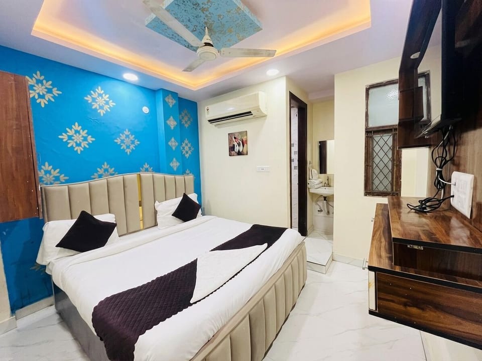 Deluxe Double Room, Balcony, City View | Blackout drapes, soundproofing, WiFi (free)