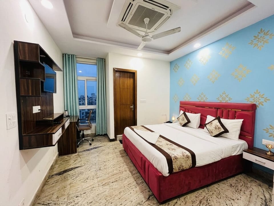 Deluxe Double Room, Balcony, City View | Blackout drapes, soundproofing, WiFi (free)