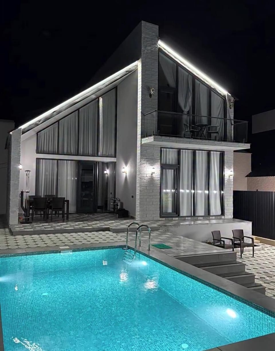 Outdoor pool, pool umbrellas
