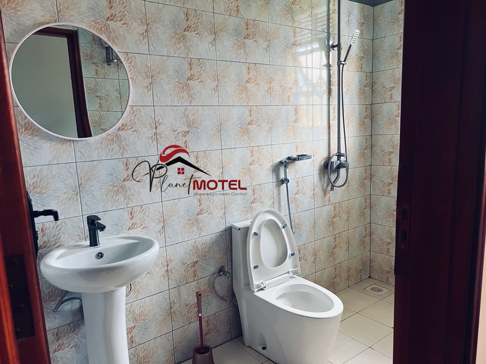Comfort Single Room | Bathroom | Shower, free toiletries, towels, soap