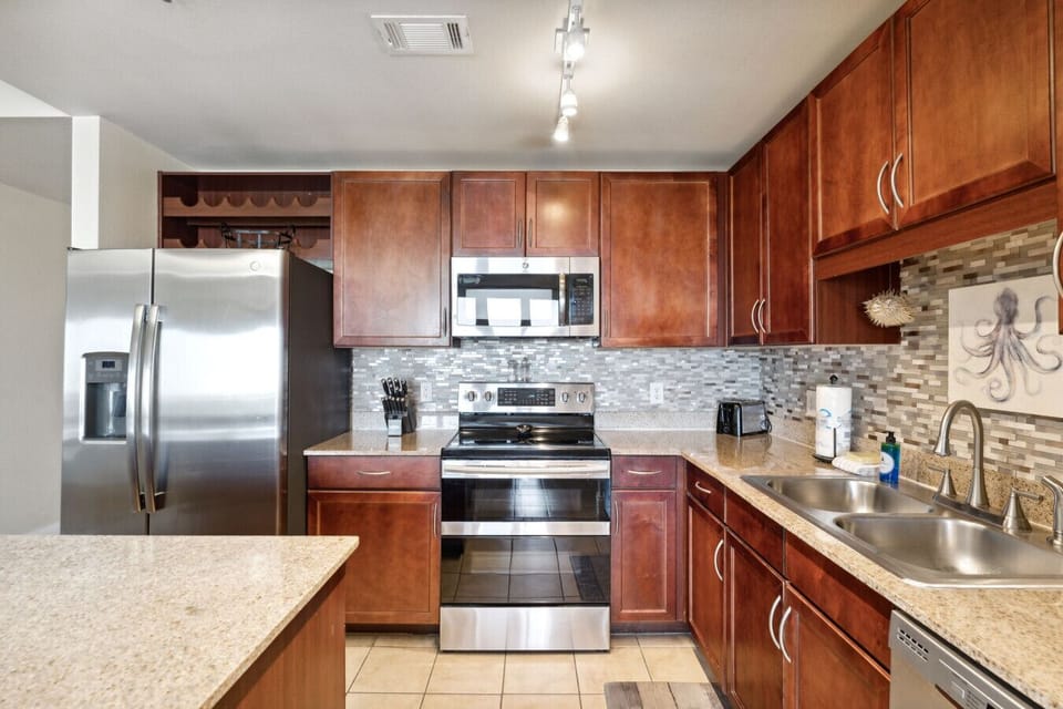 Fully Stocked, Lake View Kitchen with Island Bar Seating, Stainless Steel Appliances, Drip Coffee Maker and Keurig