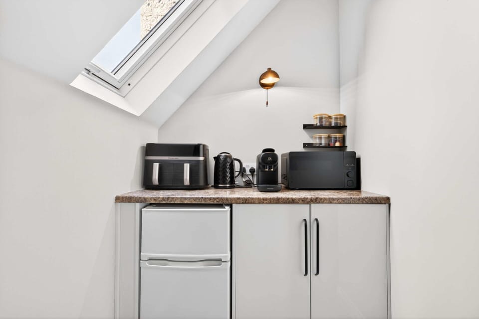 Suite | Blackout drapes, WiFi (free)