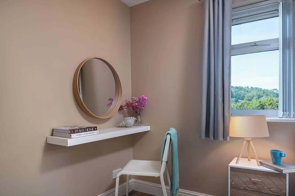 Bedroom 4 dressing table