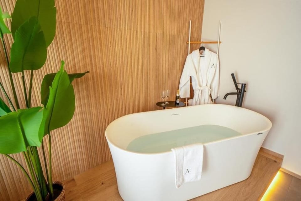Superior Double Room, Balcony, City View | Bathroom | Slippers, bidet