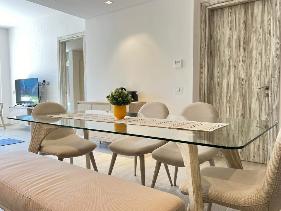 Chalet, 2 Bedrooms, Sea View | Dining