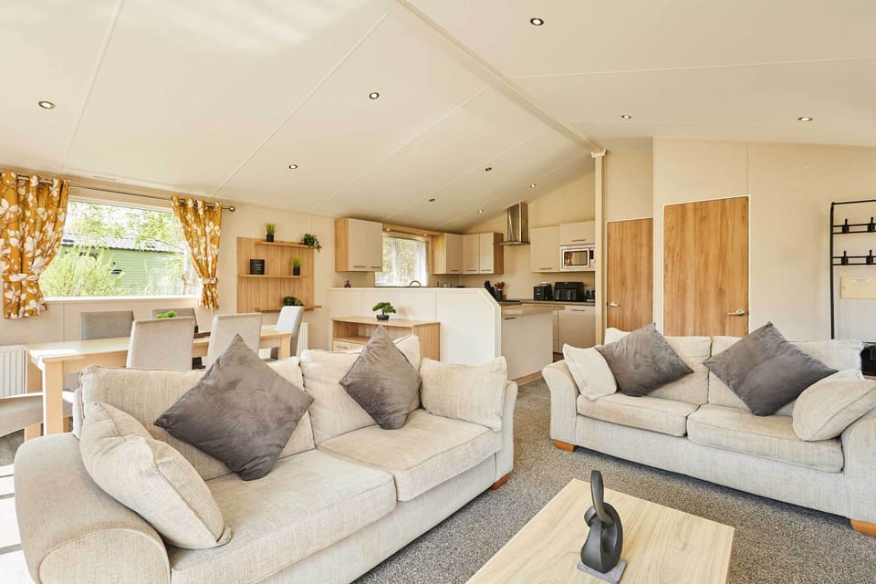 Hoganwoods Lodge, Wooler - Host & Stay