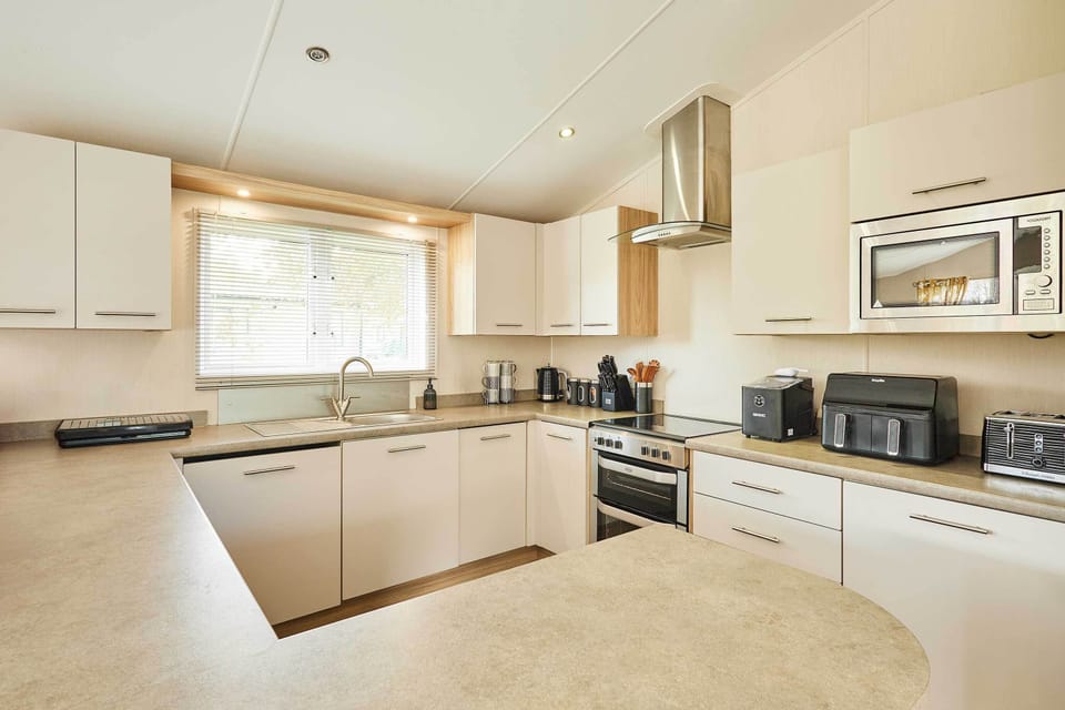Hoganwoods Lodge, Wooler - Host & Stay
