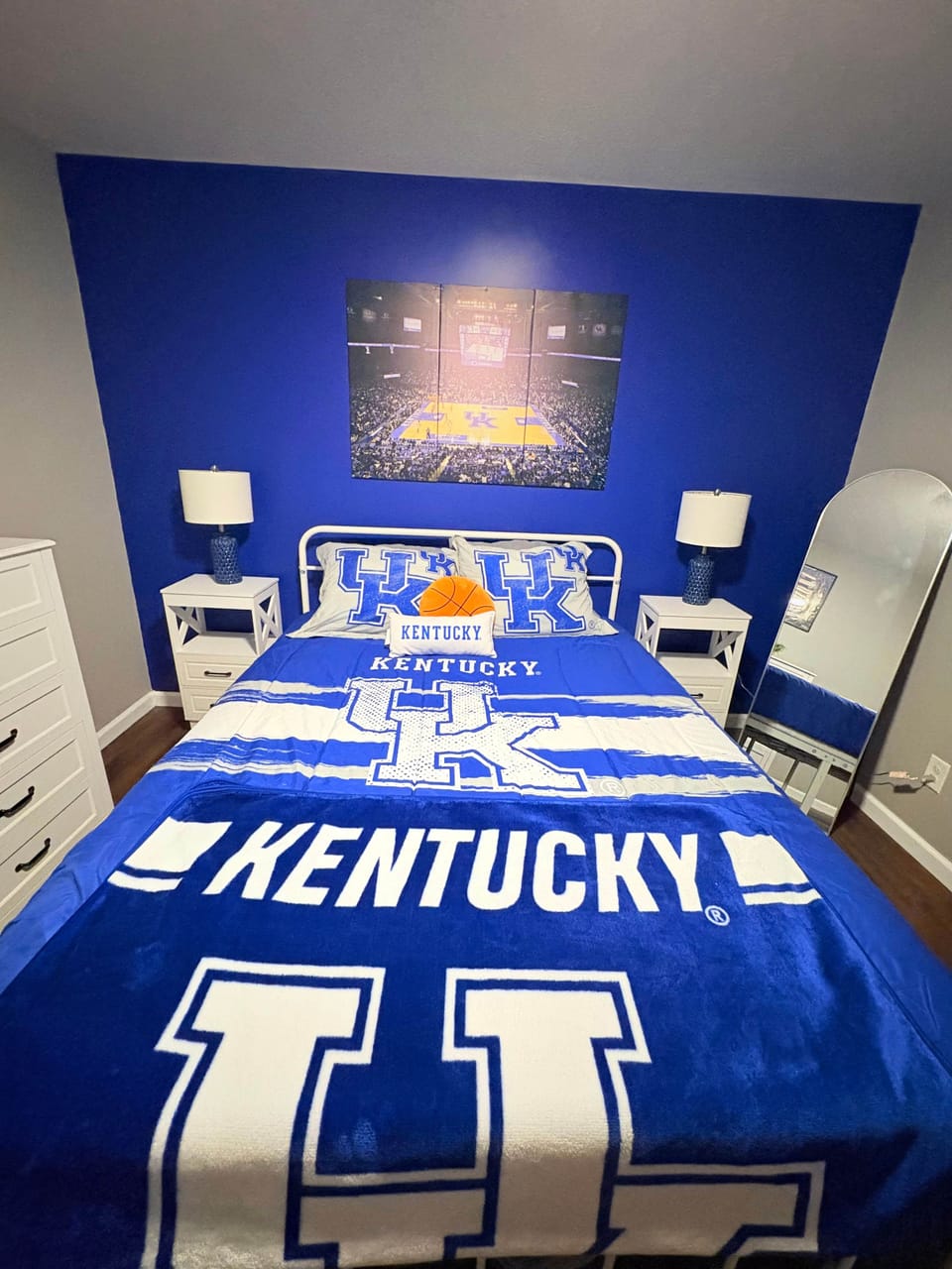 Bedroom 1 (Queen)