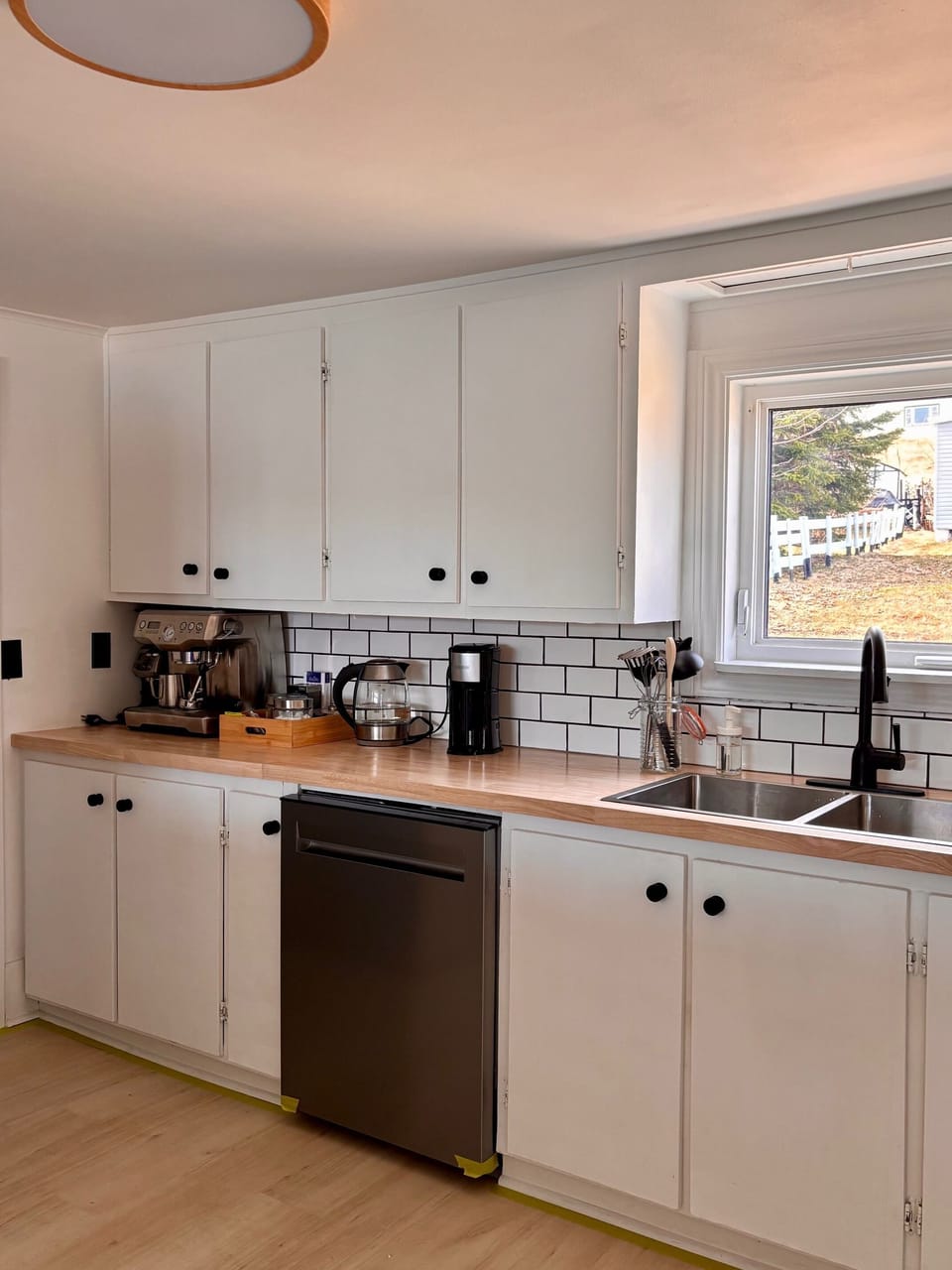 Stocked kitchen - Breville espresso machine, selection of teas/coffees.