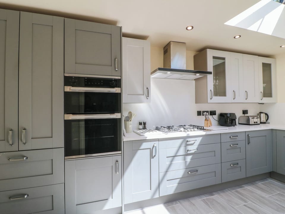 Dishwasher, cookware/dishes/utensils
