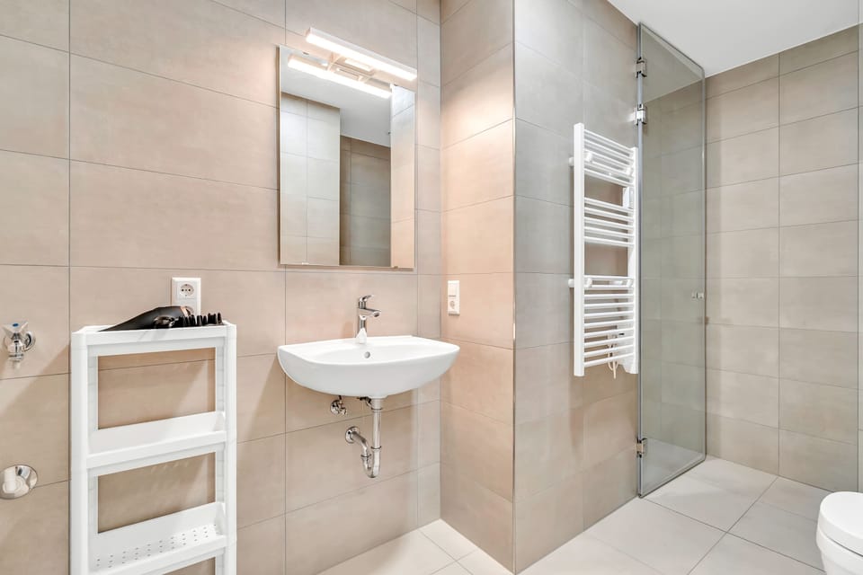 Well-maintained bathroom with modern finishes, ensuring a fresh and comfortable experience.