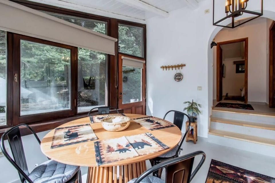 Deluxe Studio | Dining