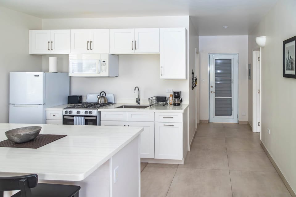 Kitchen & Entrance