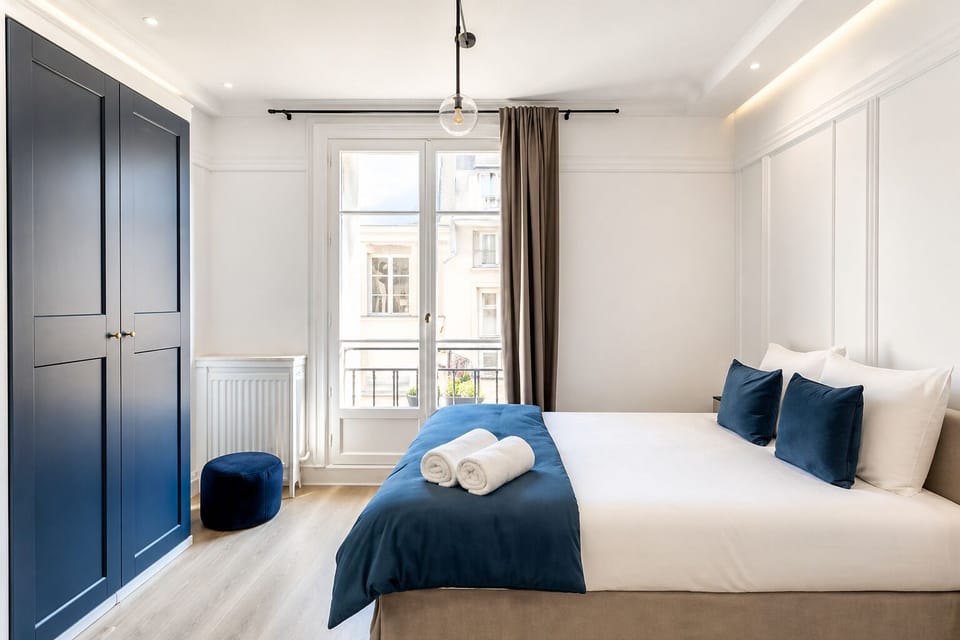 Deluxe Apartment, Balcony, City View | Iron/ironing board