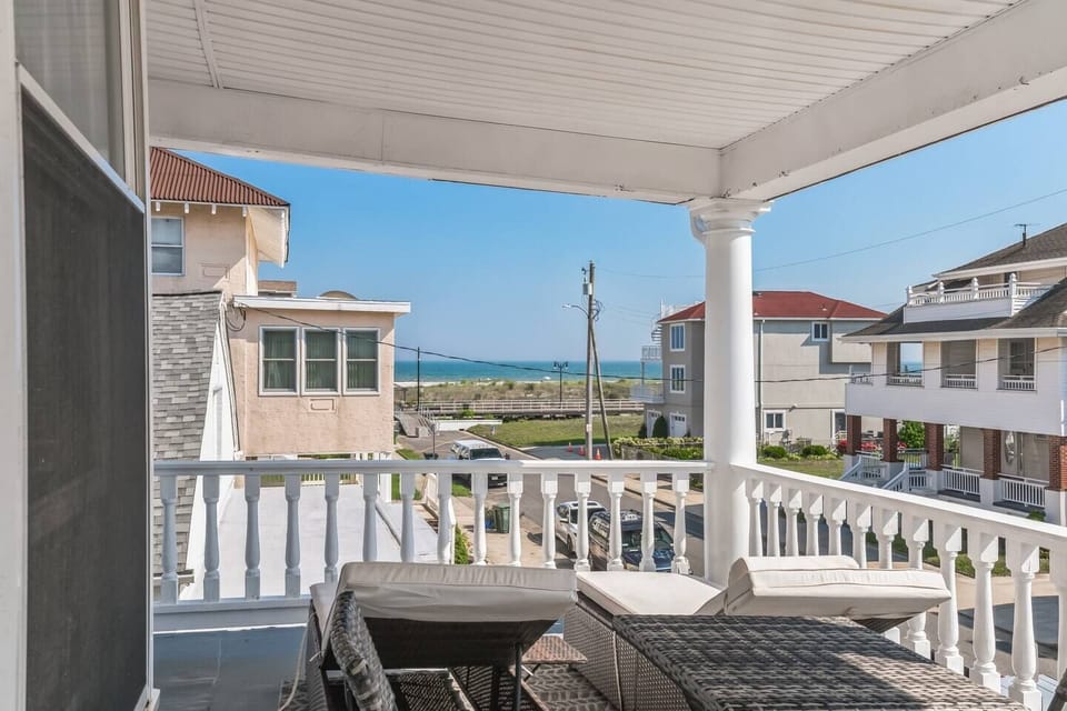 Upstairs Balcony w/ Sunloungers
