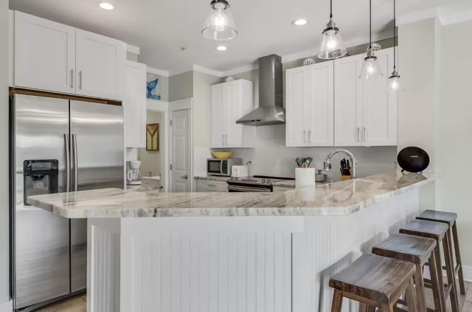 House, Multiple Beds (Beach Pointe 203) | Private kitchen