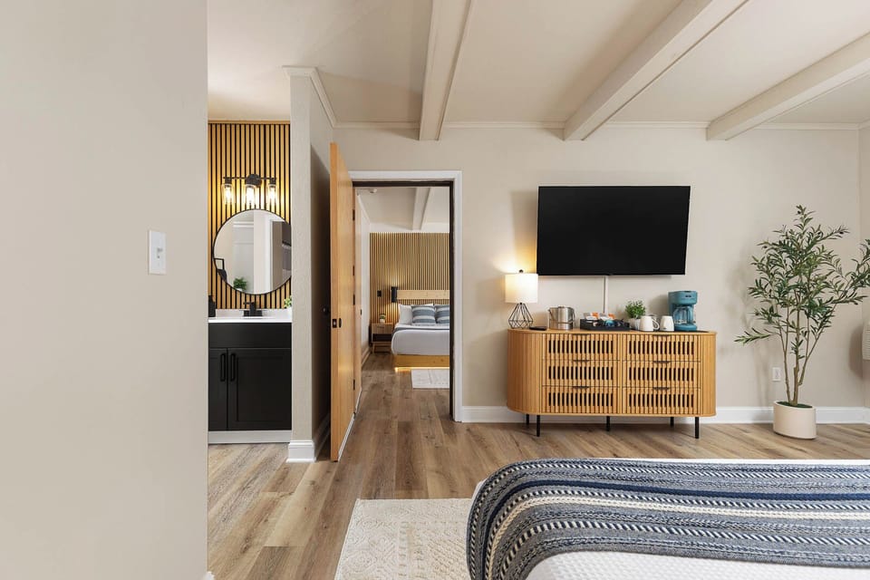 Deluxe Suite | Desk, WiFi (free)